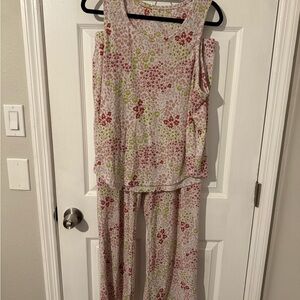 Woman’s Floral Sleeveless Pajama Top and Pants Set